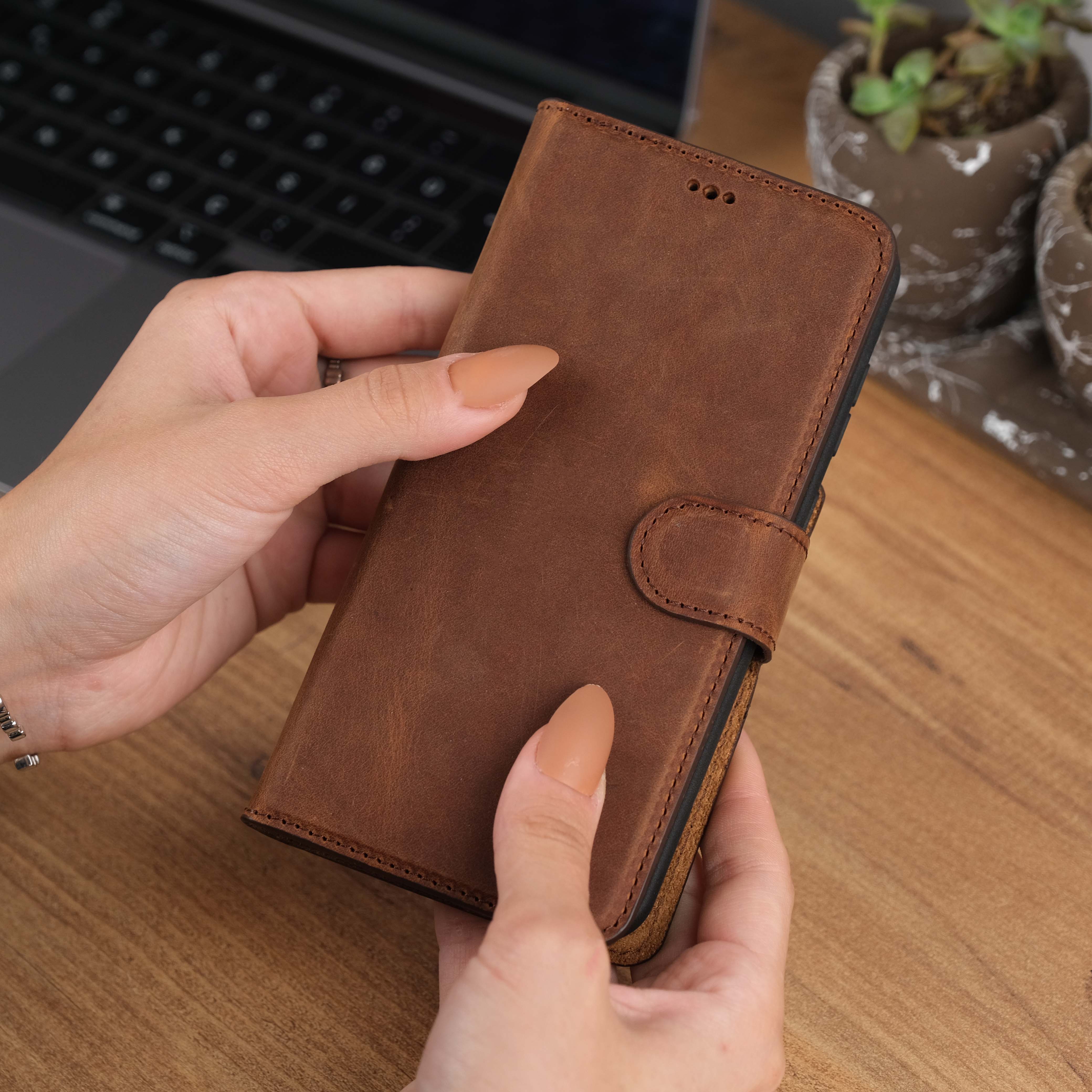 Antique Brown Leather Galaxy S23 Case Front View