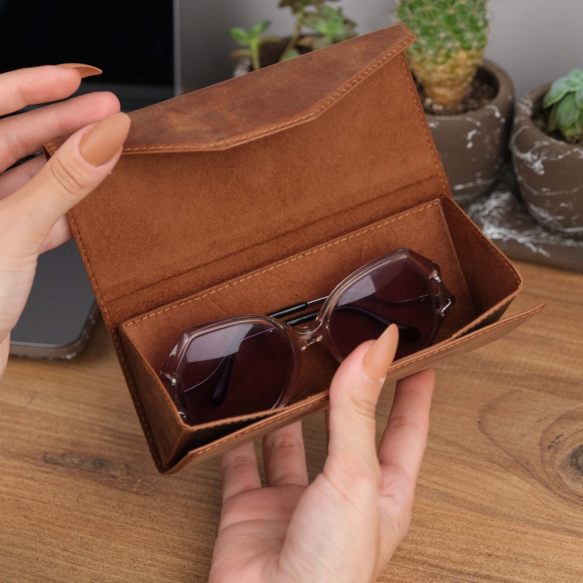 Antique Brown Stylish Glasses Case for Women
