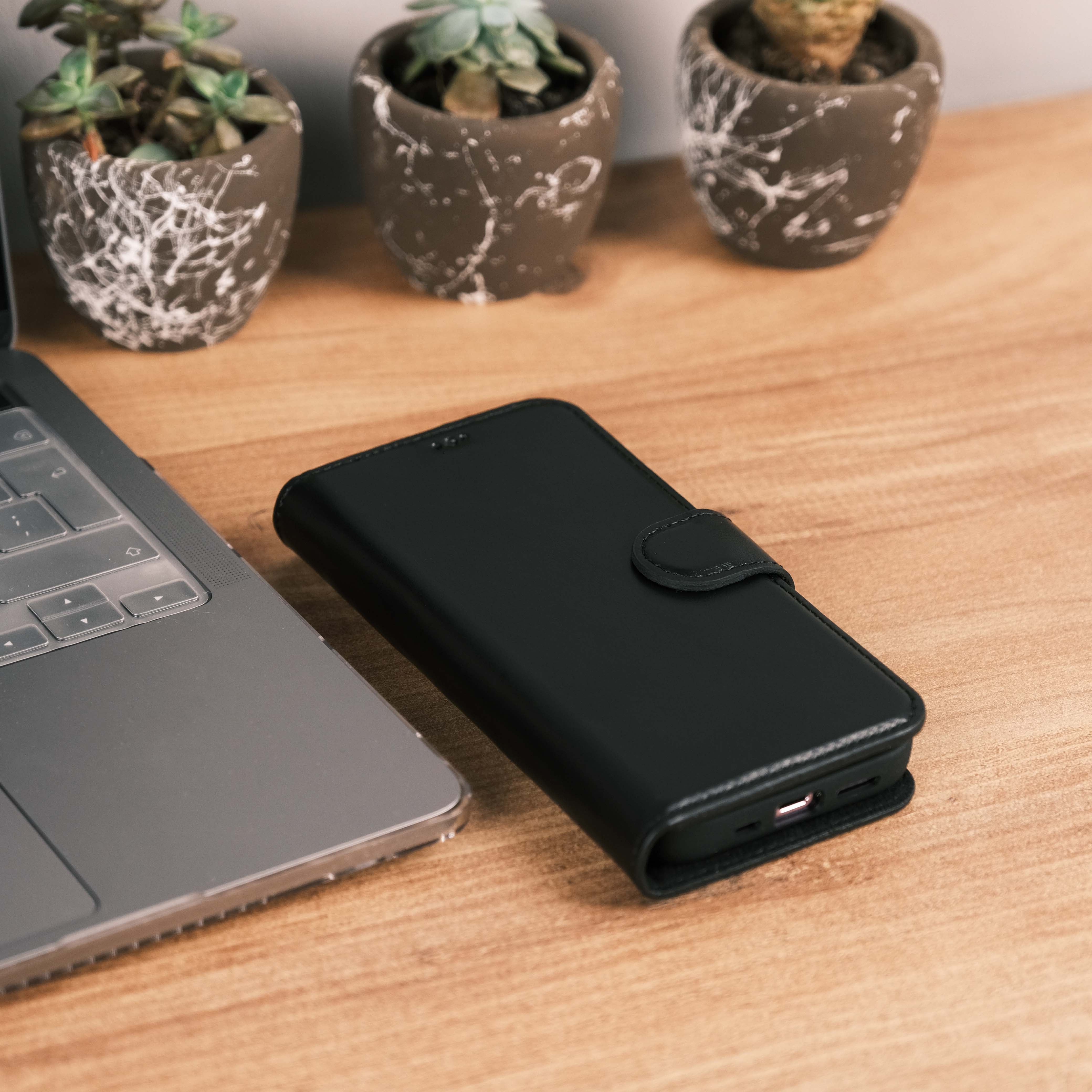 Black Leather iPhone 15 Pro Max Case Closure