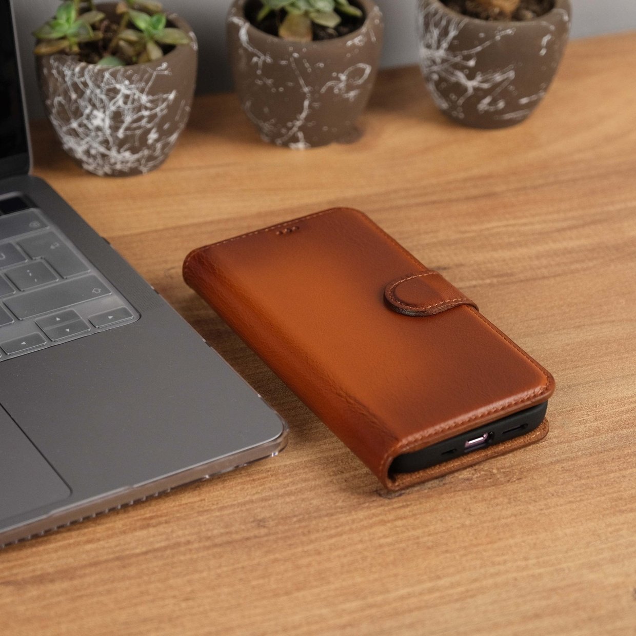 Tan Leather iPhone 15 Pro Wallet Case Closure