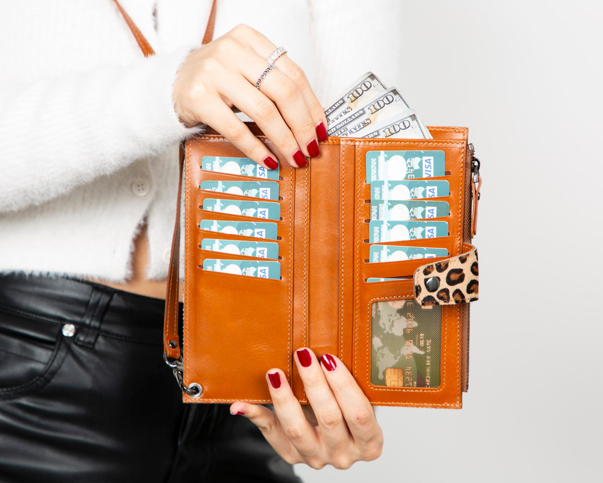 Leather Crossbody Wallet: Travel Shoulder Bag