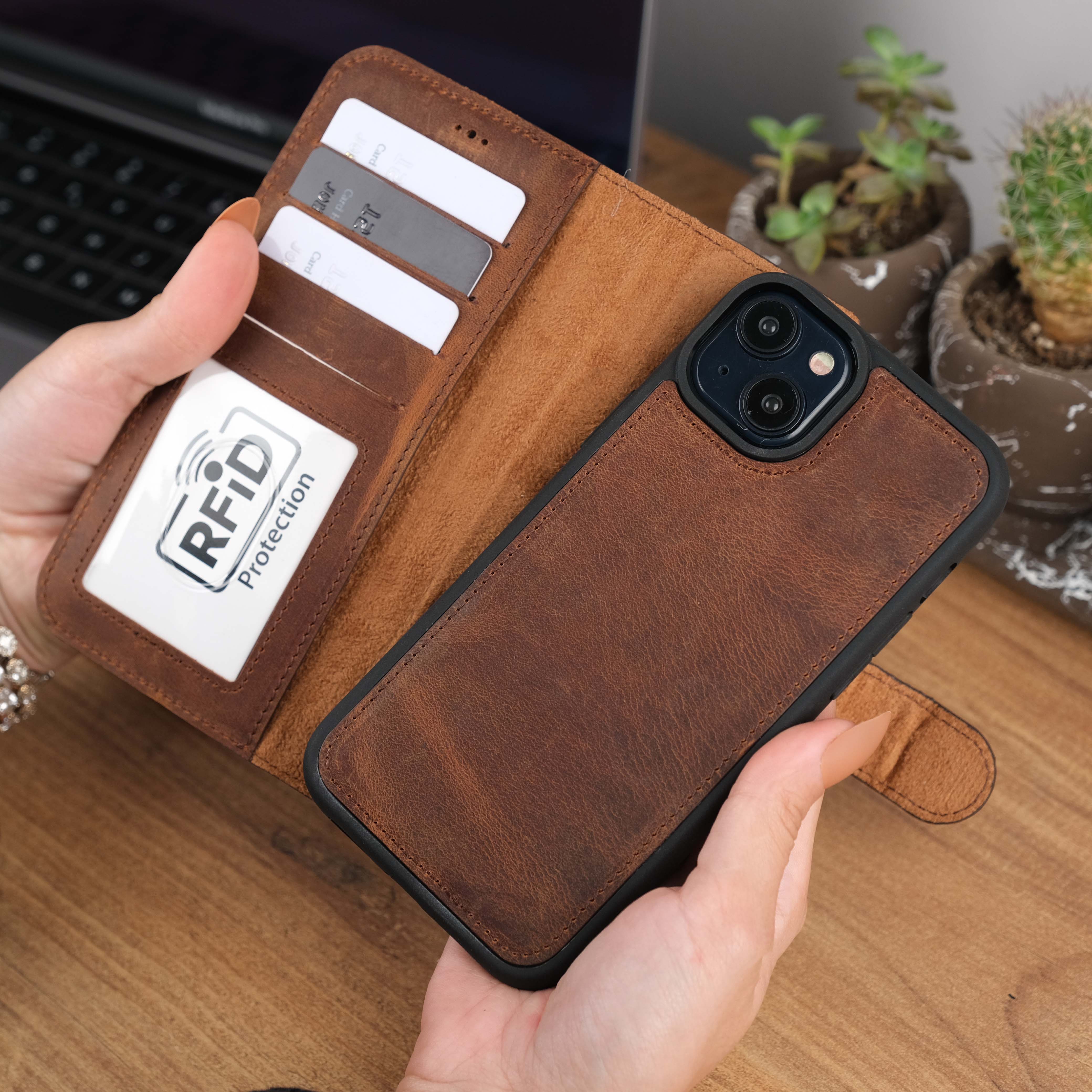 Antique Brown Leather iPhone 15 Case
