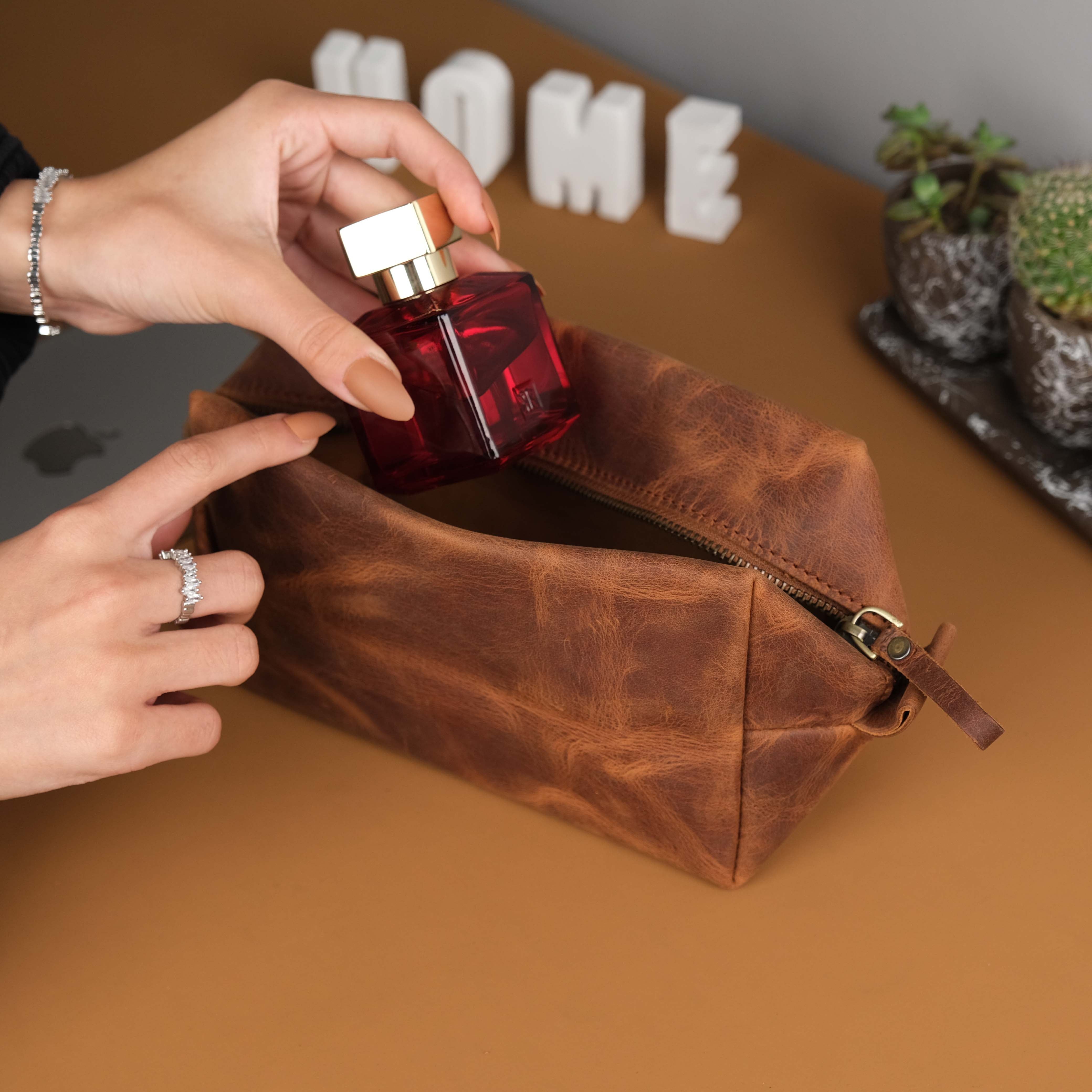 Brown Leather Doppkit for Men and Women